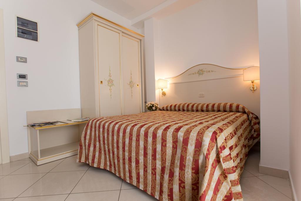 Hotel Metropol Соттомаріна Екстер'єр фото
